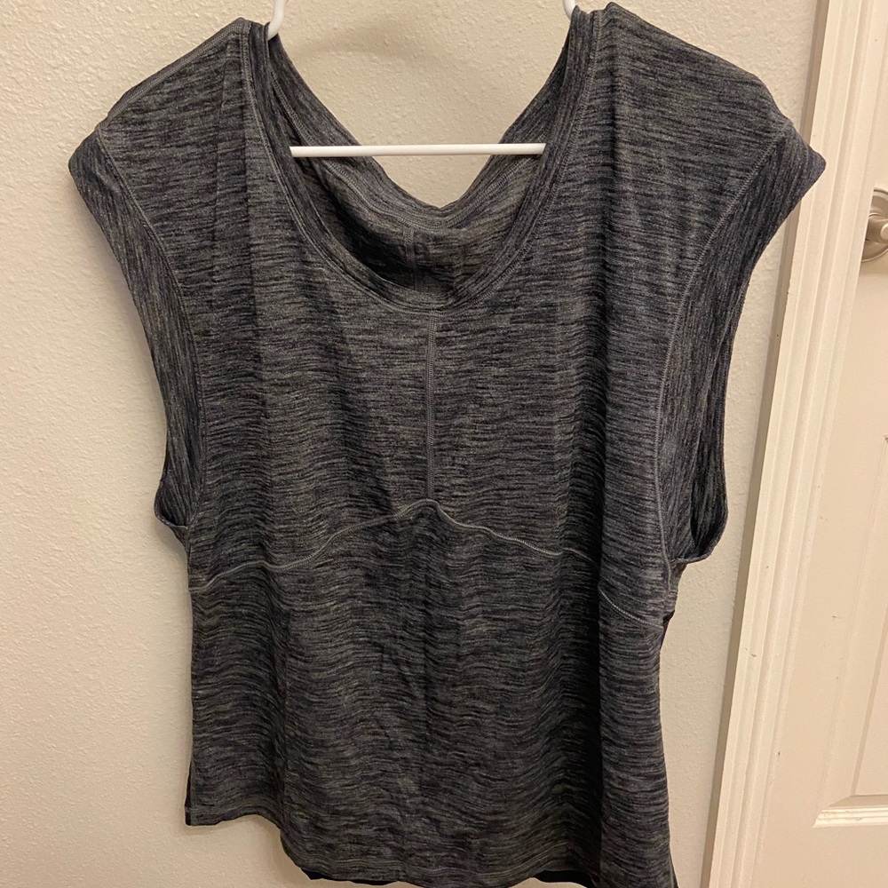 LULULEMON HEATHERED GREY FLOWY TANK